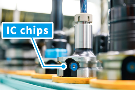 IC chips are embedded in the tool holders